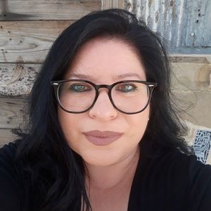 Meet your Posher, Claudia